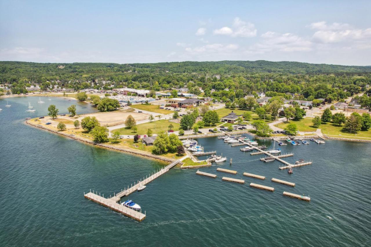 Boyne City Cottage Walk To Downtown And Lake! ภายนอก รูปภาพ